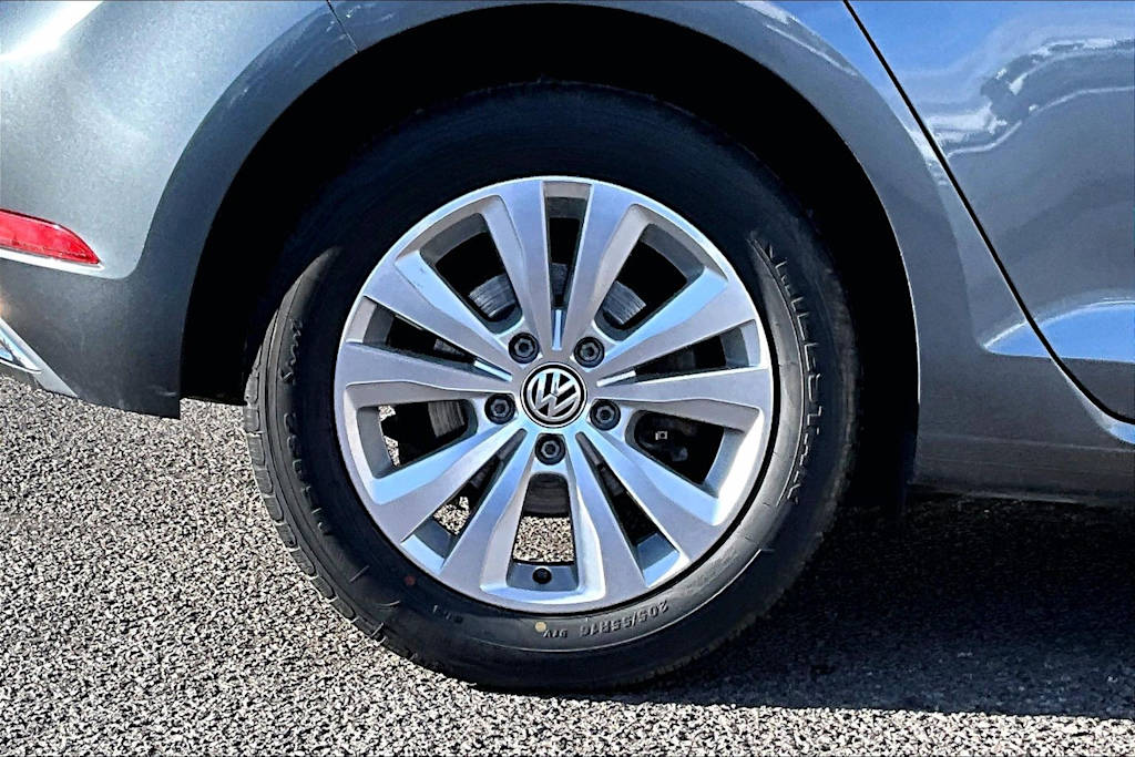 Thumbnail: 2021 Volkswagen Golf - 36