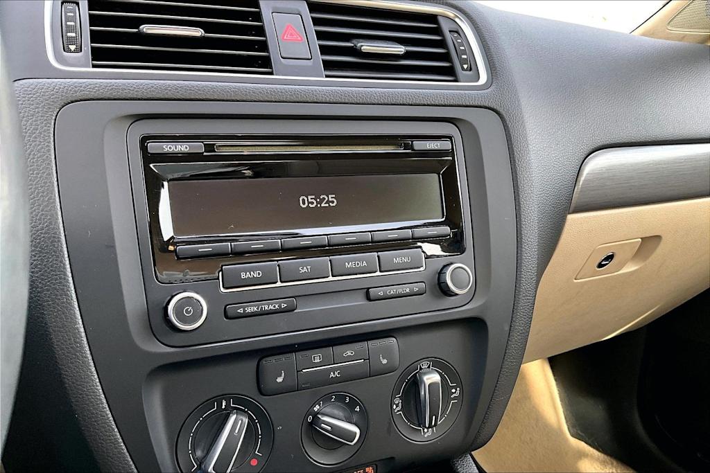 Thumbnail: 2014 Volkswagen Jetta - 26