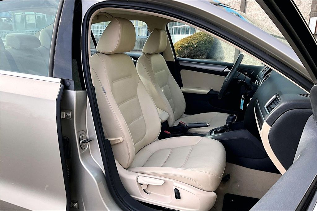 Thumbnail: 2014 Volkswagen Jetta - 12