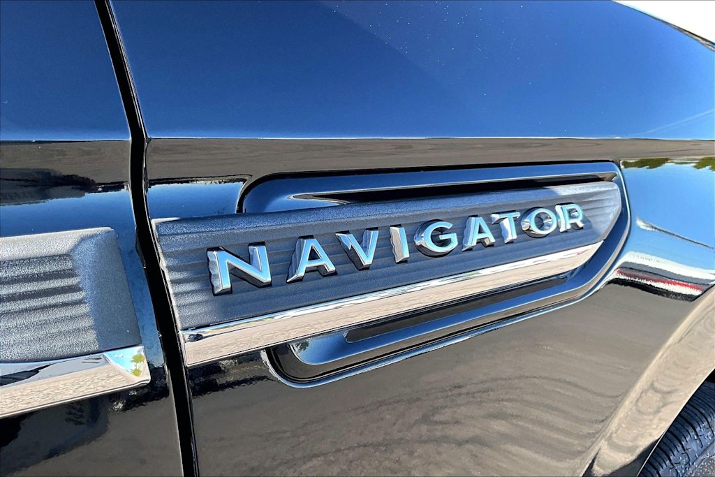 Thumbnail: 2023 Lincoln Navigator - 7