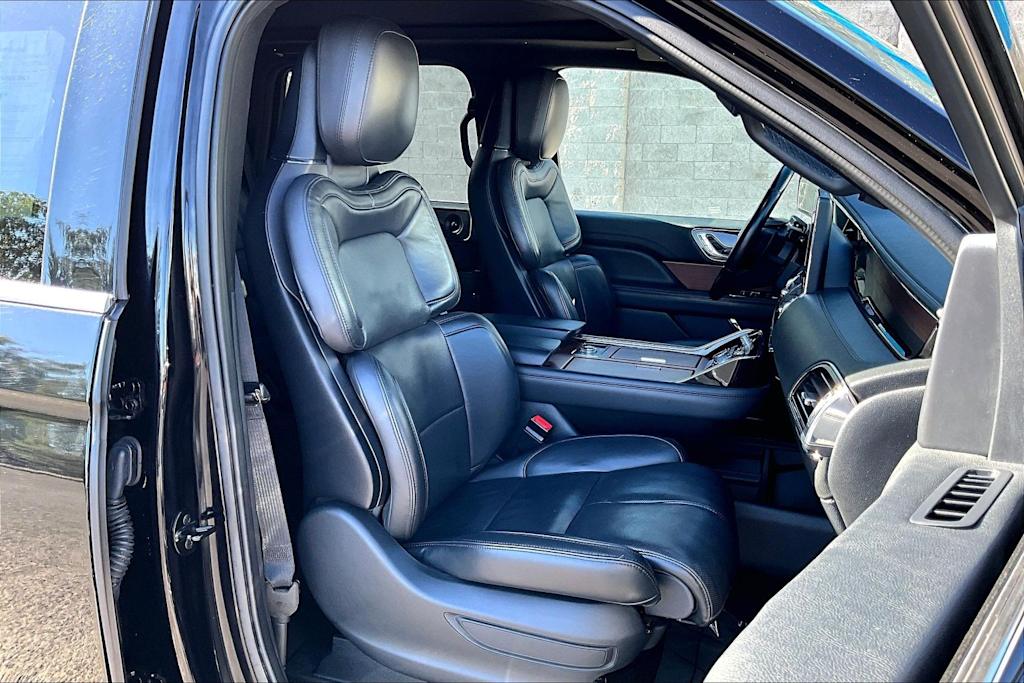 Thumbnail: 2023 Lincoln Navigator - 12
