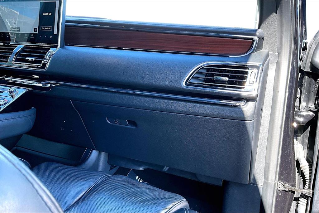 Thumbnail: 2023 Lincoln Navigator - 22