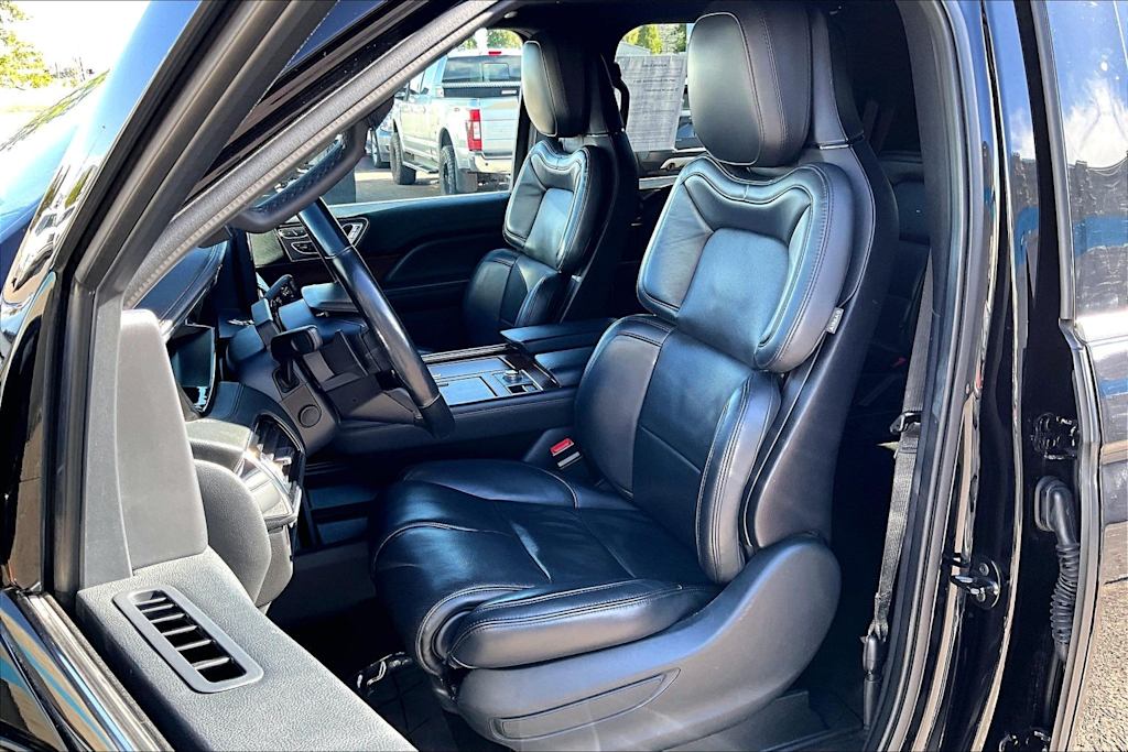 Thumbnail: 2023 Lincoln Navigator - 11