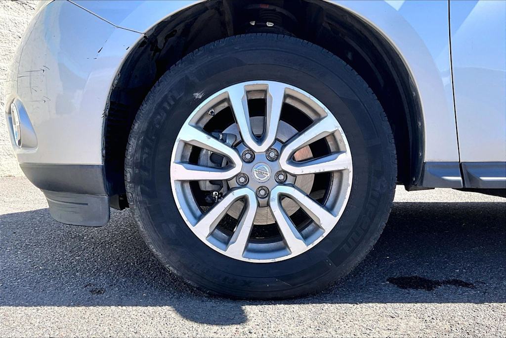 Thumbnail: 2015 Nissan Pathfinder - 8