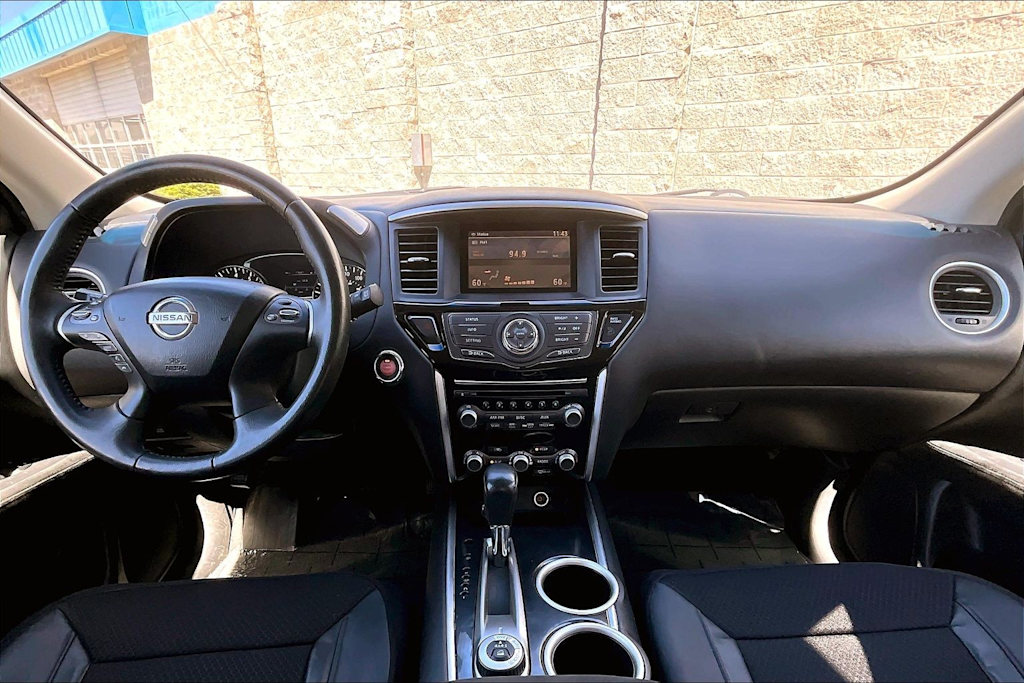 Thumbnail: 2015 Nissan Pathfinder - 10