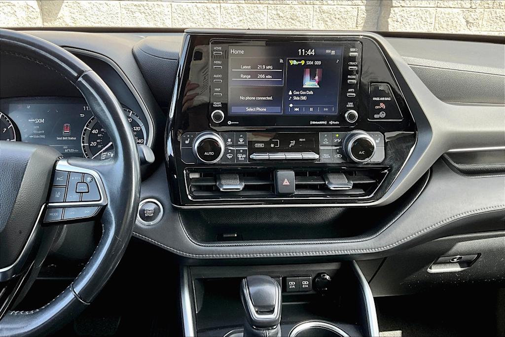 2021 Toyota Highlander XLE 16
