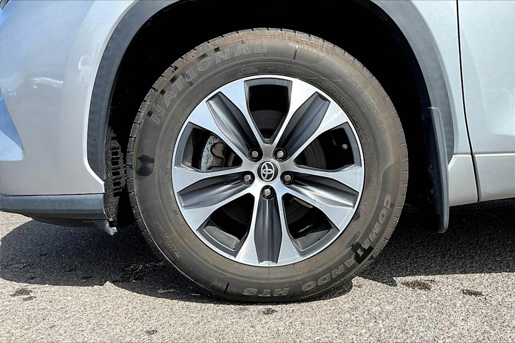 2021 Toyota Highlander XLE 8