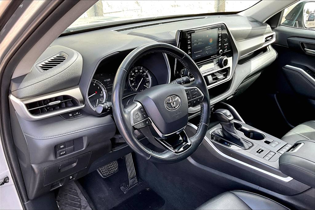 2021 Toyota Highlander XLE 2