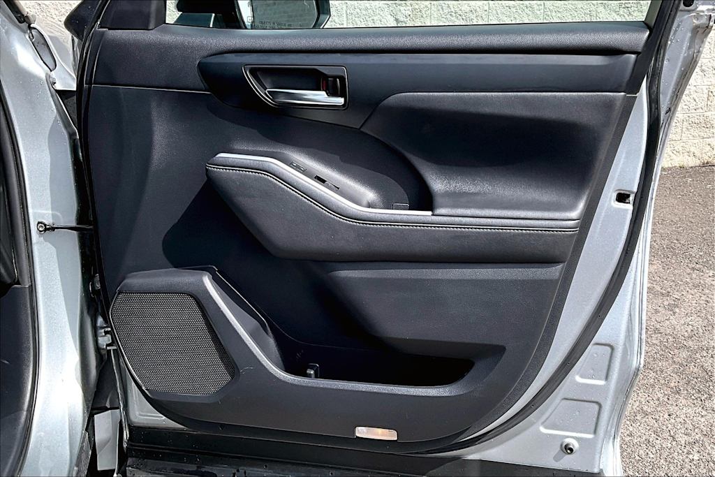 2021 Toyota Highlander XLE 28