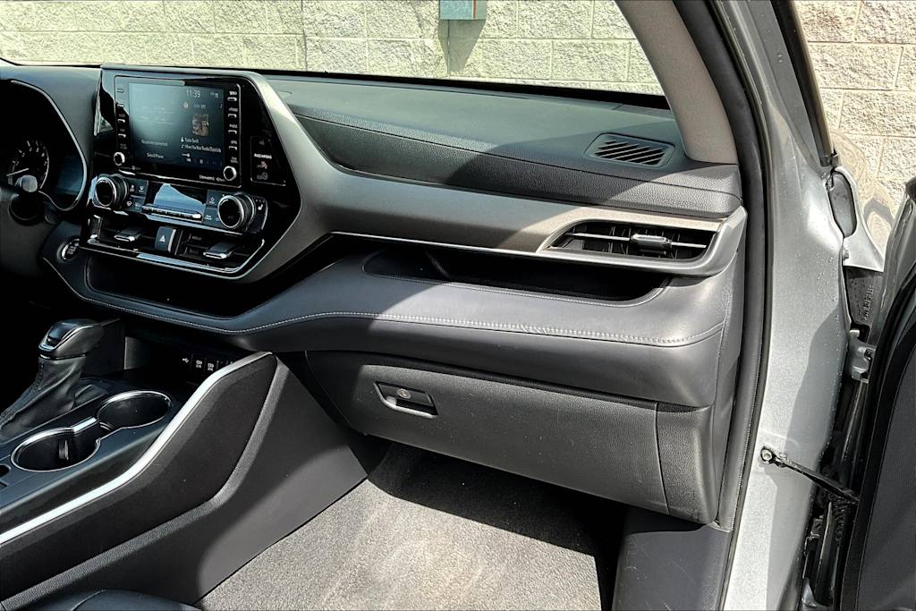 2021 Toyota Highlander XLE 23