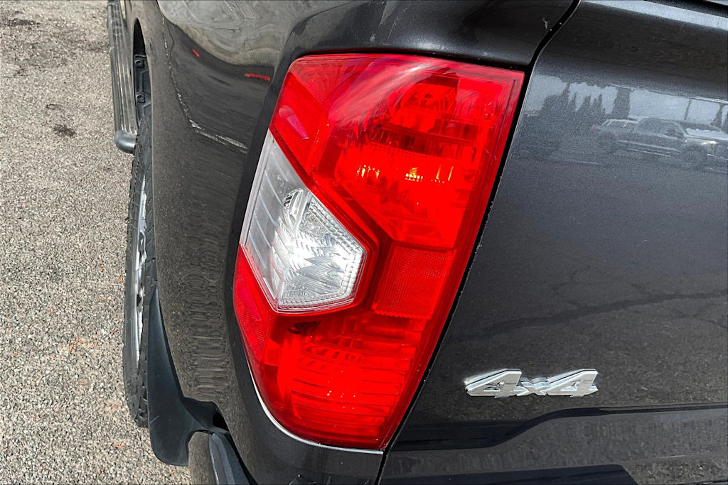 2018 Toyota Tundra Platinum 32
