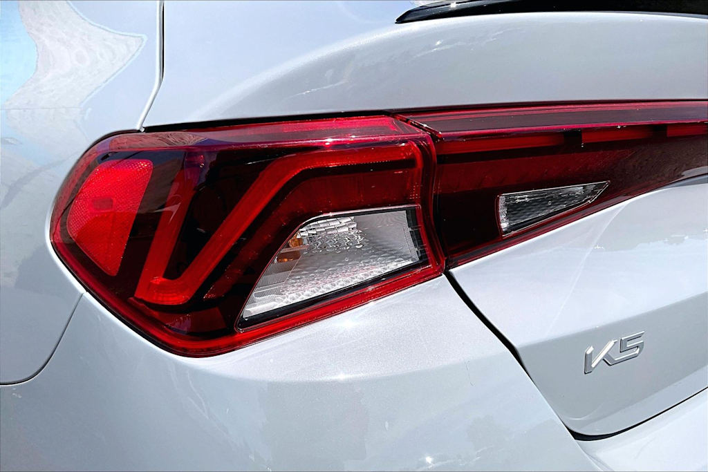 Thumbnail: 2023 Kia K5 - 32