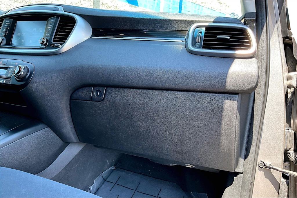 Thumbnail: 2019 Kia Sorento - 23