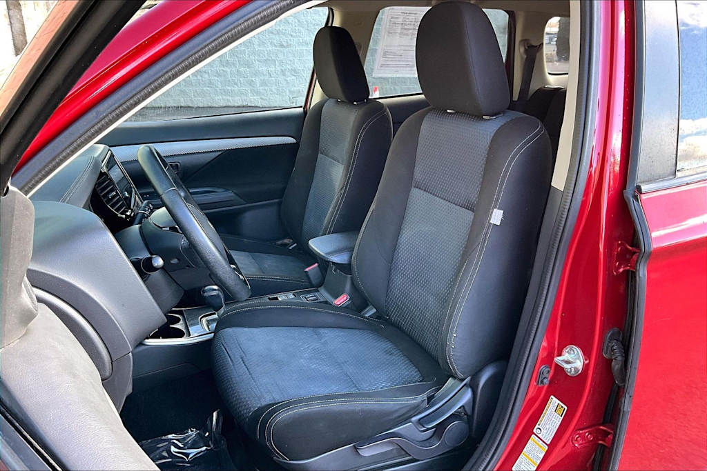 Thumbnail: 2018 Mitsubishi Outlander - 11