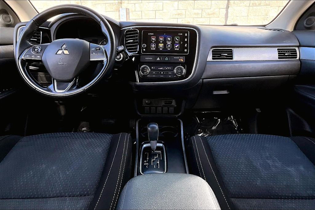Thumbnail: 2018 Mitsubishi Outlander - 10