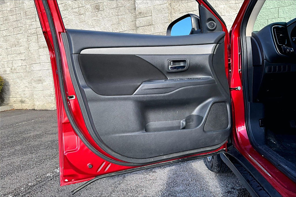 Thumbnail: 2018 Mitsubishi Outlander - 27