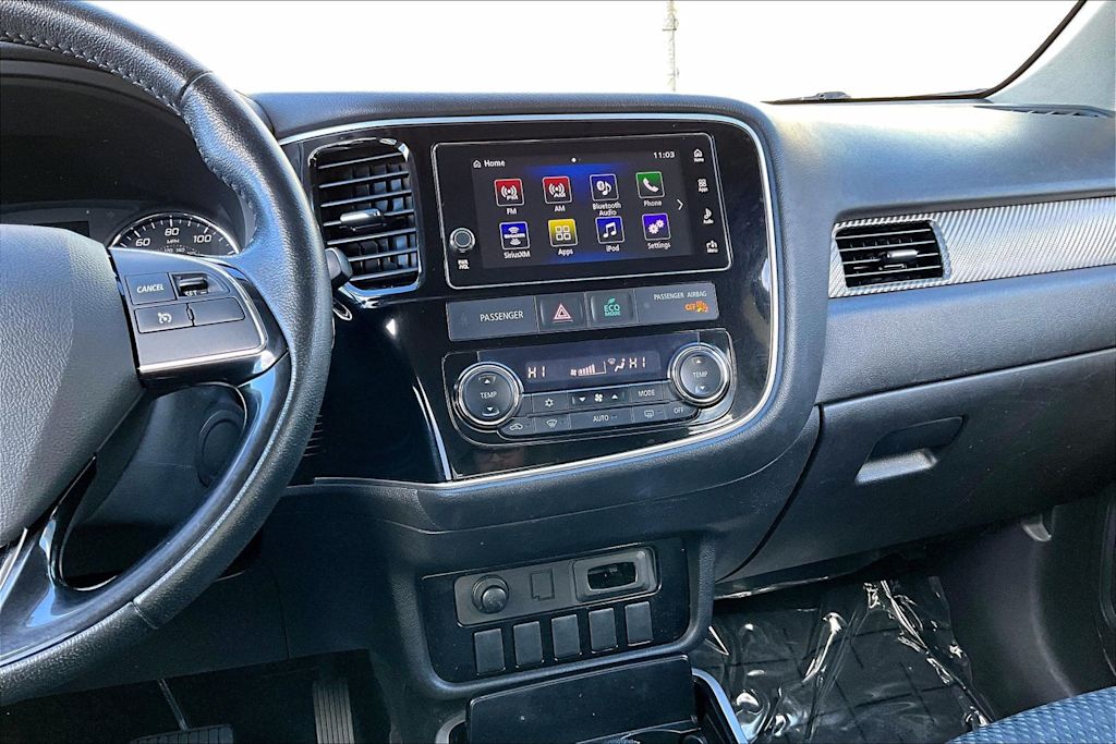 Thumbnail: 2018 Mitsubishi Outlander - 15