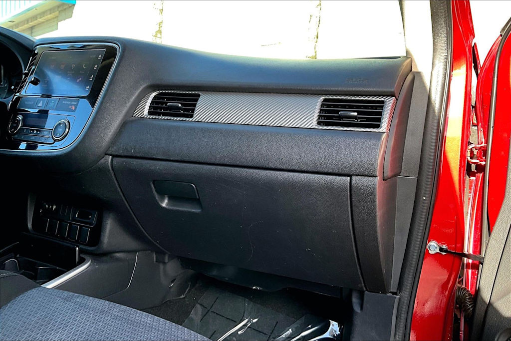 Thumbnail: 2018 Mitsubishi Outlander - 24