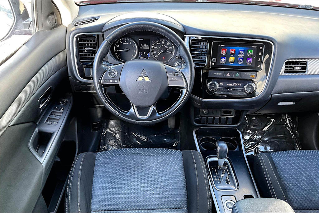 Thumbnail: 2018 Mitsubishi Outlander - 14