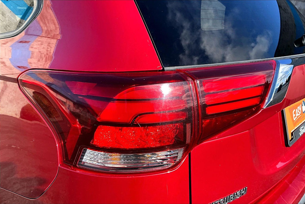 Thumbnail: 2018 Mitsubishi Outlander - 32