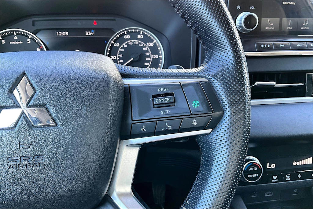 Thumbnail: 2022 Mitsubishi Outlander - 26