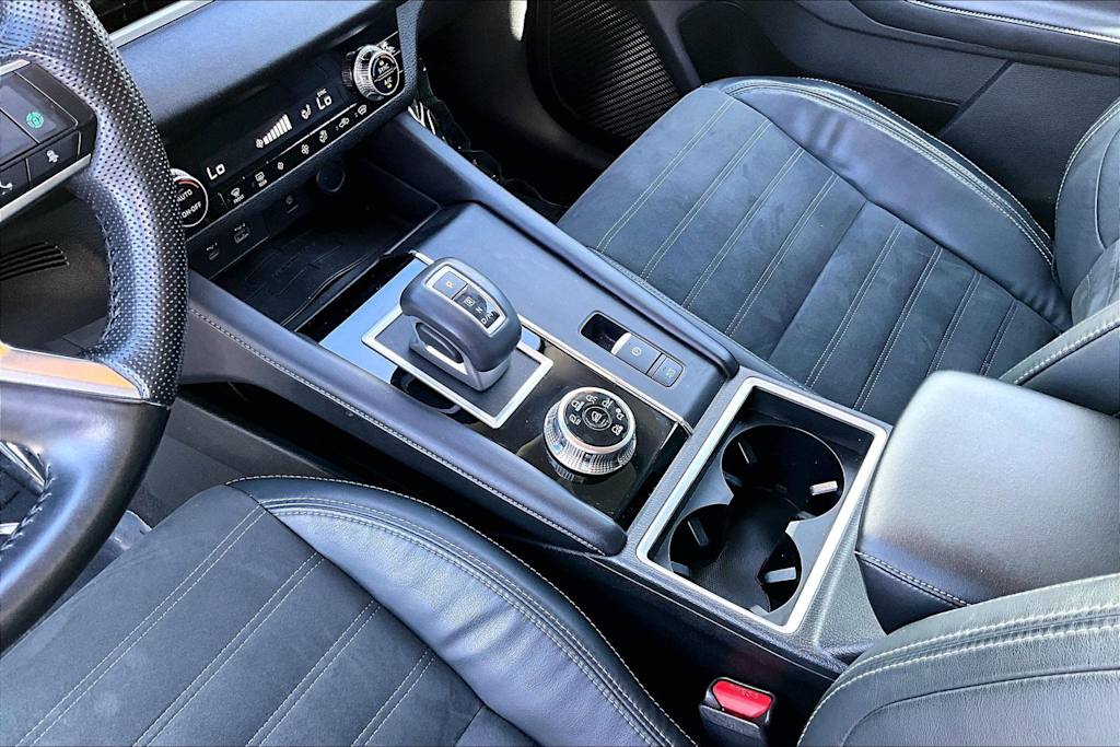 Thumbnail: 2022 Mitsubishi Outlander - 17