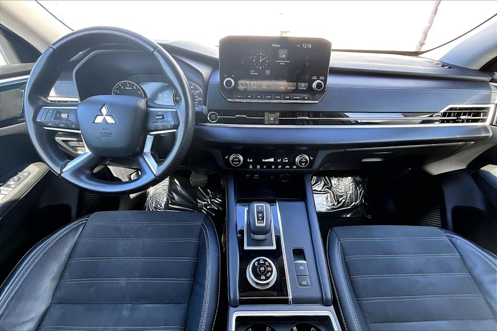 Thumbnail: 2022 Mitsubishi Outlander - 10