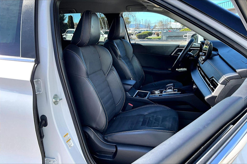 Thumbnail: 2022 Mitsubishi Outlander - 12