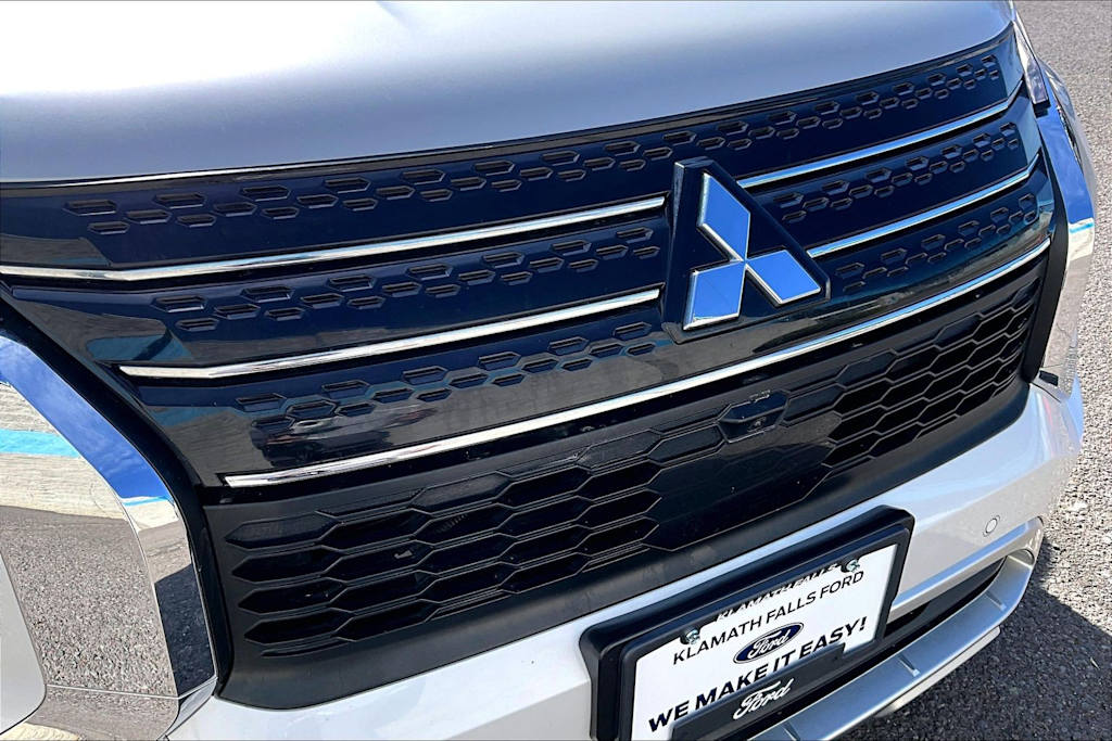 Thumbnail: 2022 Mitsubishi Outlander - 33