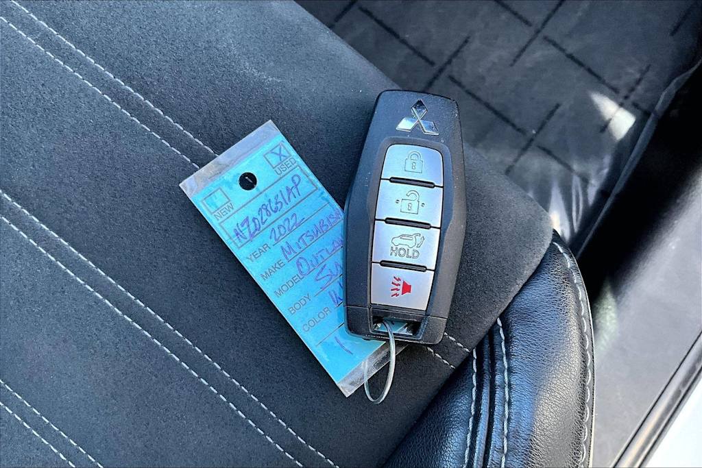 Thumbnail: 2022 Mitsubishi Outlander - 20