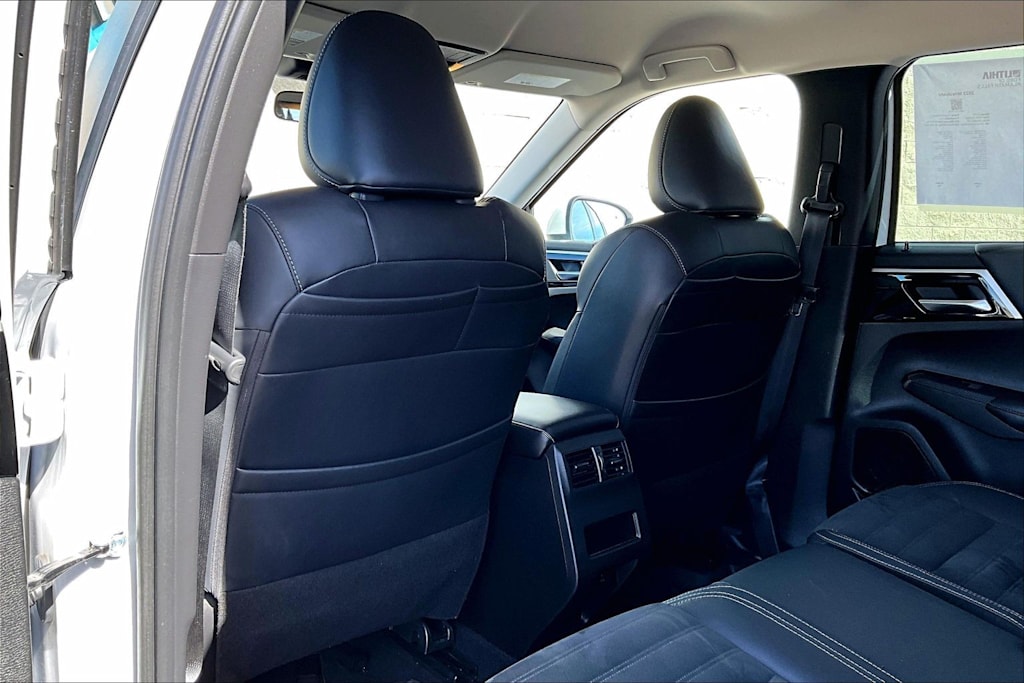 Thumbnail: 2022 Mitsubishi Outlander - 13