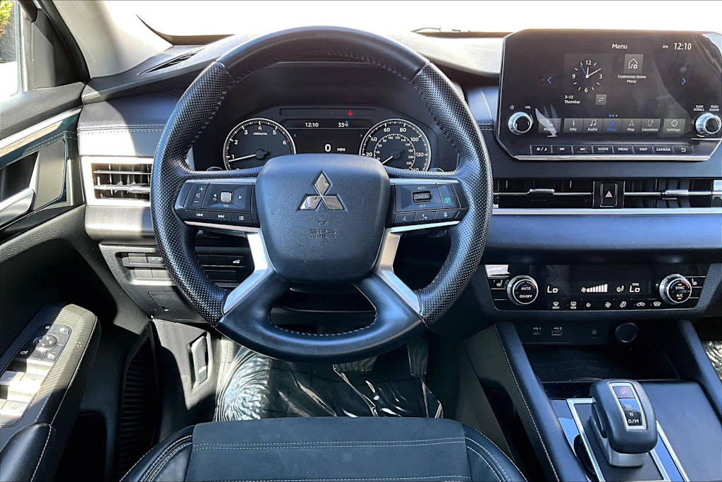 Thumbnail: 2022 Mitsubishi Outlander - 14