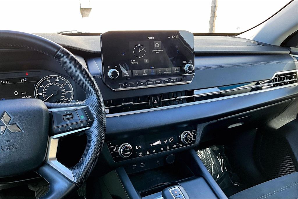 Thumbnail: 2022 Mitsubishi Outlander - 15