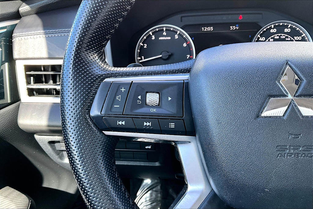 Thumbnail: 2022 Mitsubishi Outlander - 25