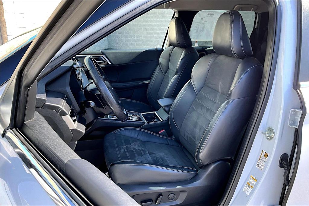 Thumbnail: 2022 Mitsubishi Outlander - 11