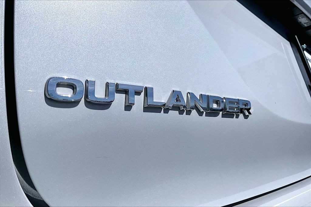 Thumbnail: 2022 Mitsubishi Outlander - 7