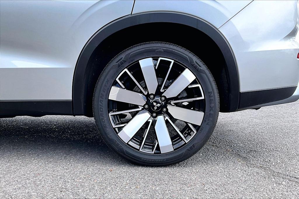 Thumbnail: 2025 Mitsubishi Outlander - 35