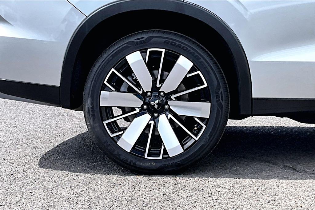 Thumbnail: 2025 Mitsubishi Outlander - 36