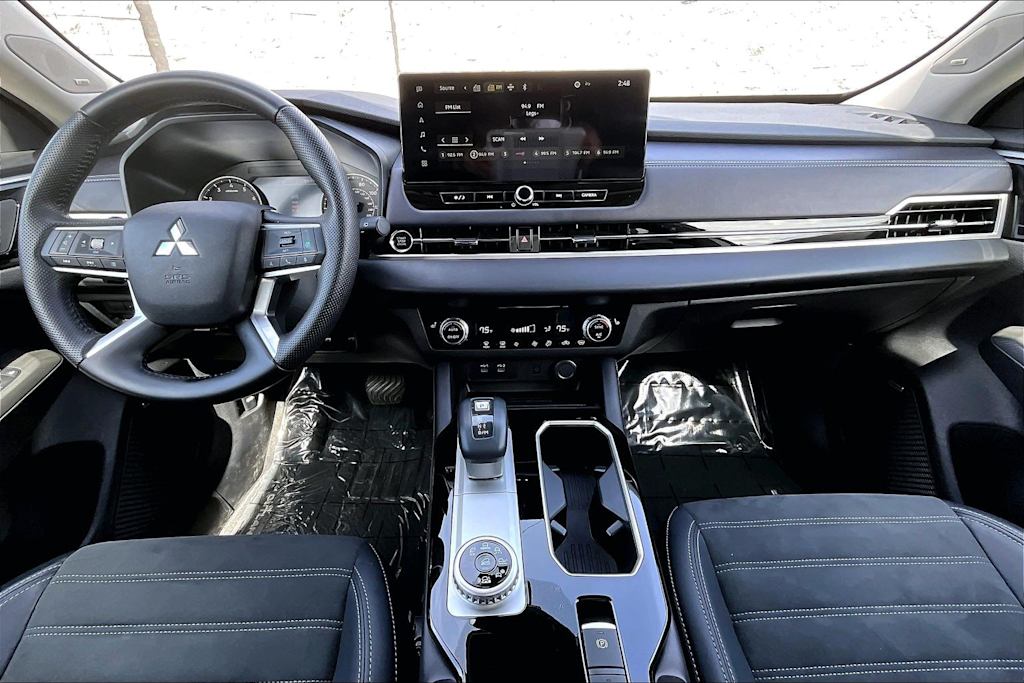 Thumbnail: 2025 Mitsubishi Outlander - 10