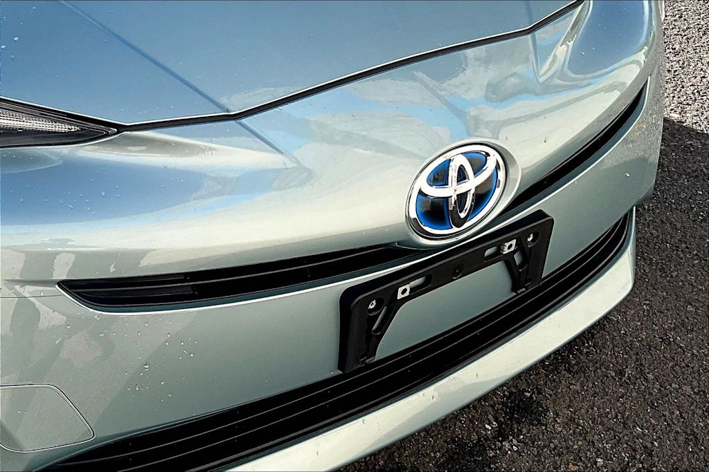 2016 Toyota Prius Two 33