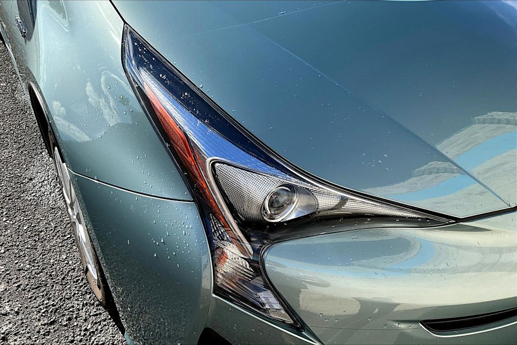 2016 Toyota Prius Two 31