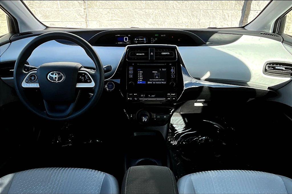 2016 Toyota Prius Two 11