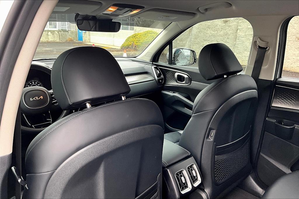 2023 Kia Sorento EX 12