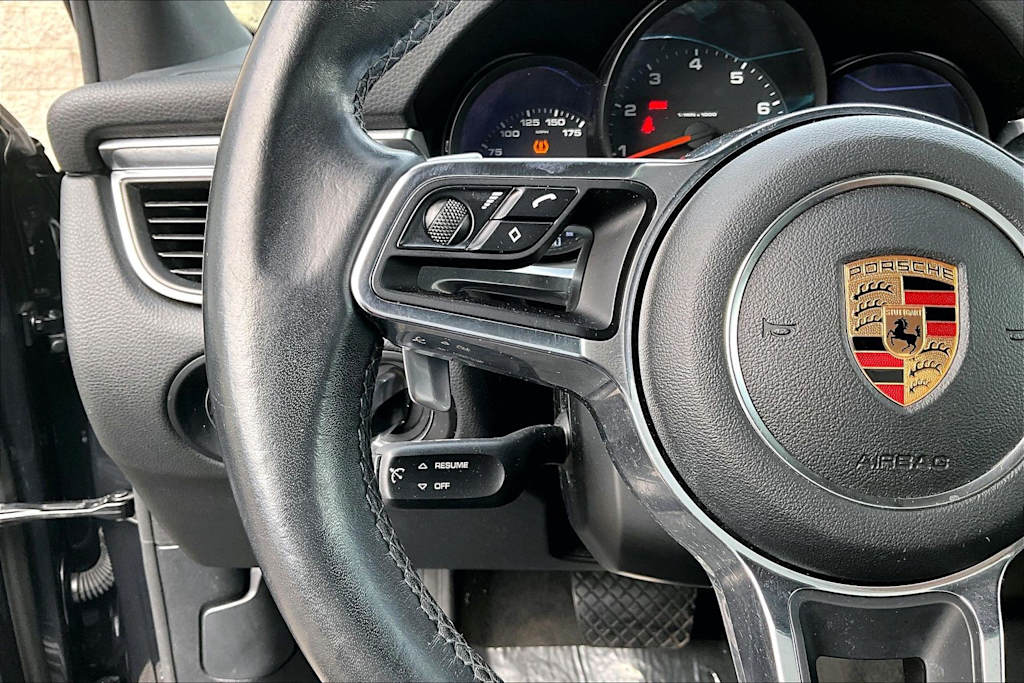 Thumbnail: 2018 Porsche Macan - 25