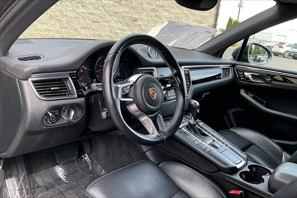 Thumbnail: 2018 Porsche Macan - 2