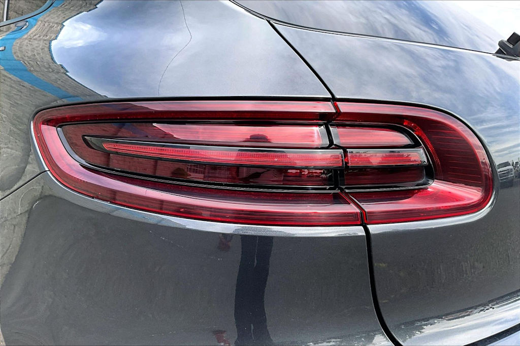 Thumbnail: 2018 Porsche Macan - 32