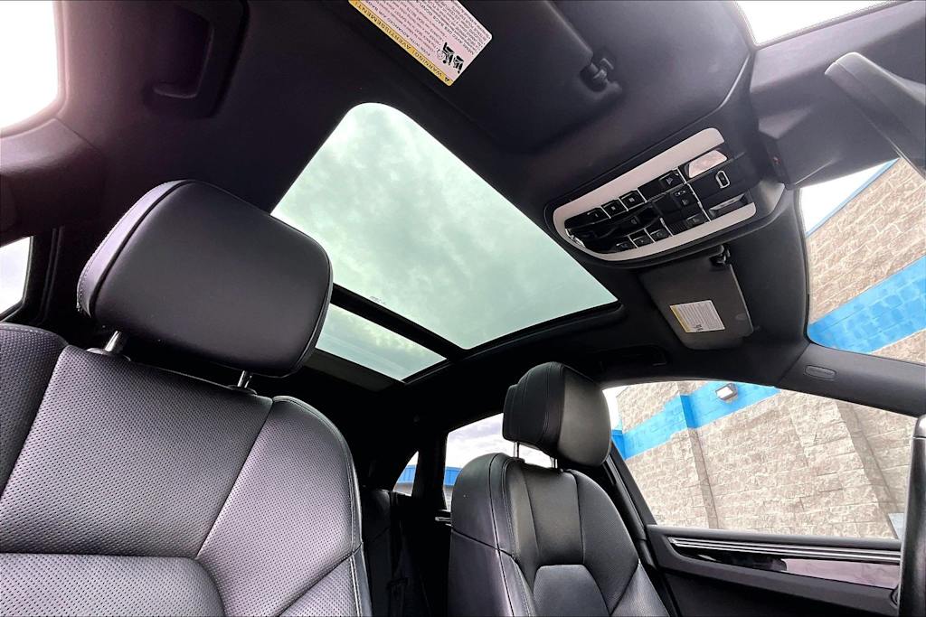 Thumbnail: 2018 Porsche Macan - 30