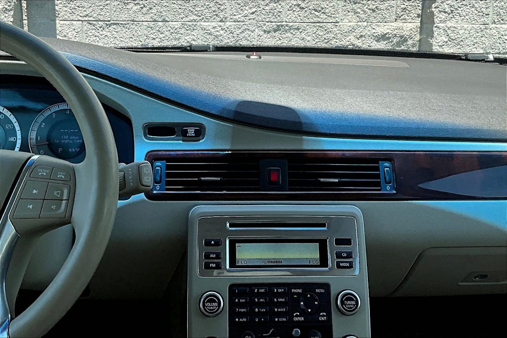 Thumbnail: 2011 Volvo XC70 - 16
