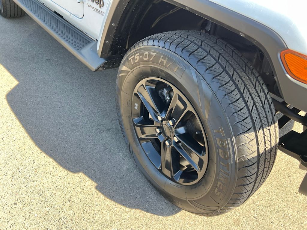 Thumbnail: 2021 Jeep Wrangler - 31