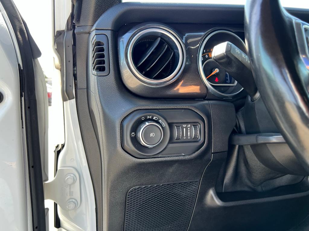 Thumbnail: 2021 Jeep Wrangler - 37